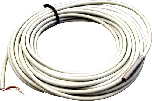 Weißer Temperatursensor mit flexiblem Kabel, für den Einsatz in Pufferspeichern oder Boilern, produziert von Wolf.